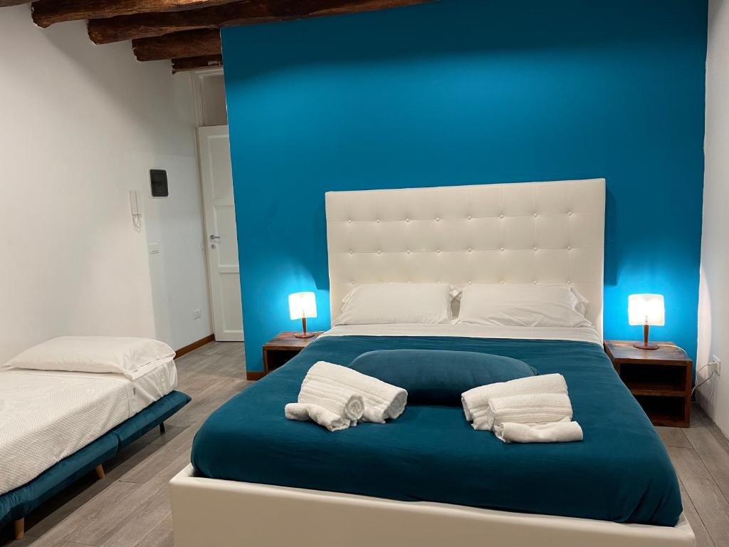 En eller flere senger på et rom på Posto al Capo