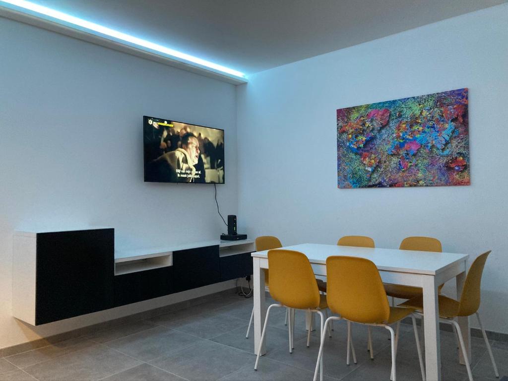 TV a/nebo společenská místnost v ubytování Beach apartment