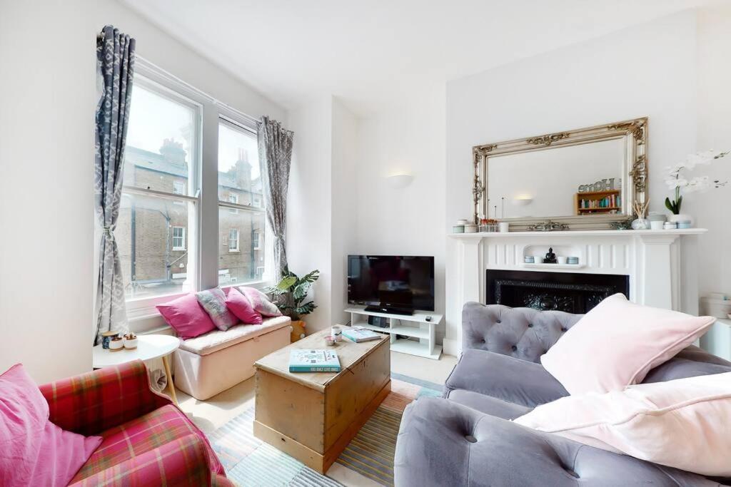 Superb 2 bed flat next to Clapham South station