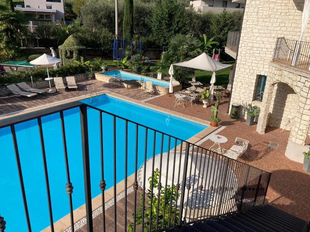 Bazén v ubytování Residence Segattini nebo v jeho okolí