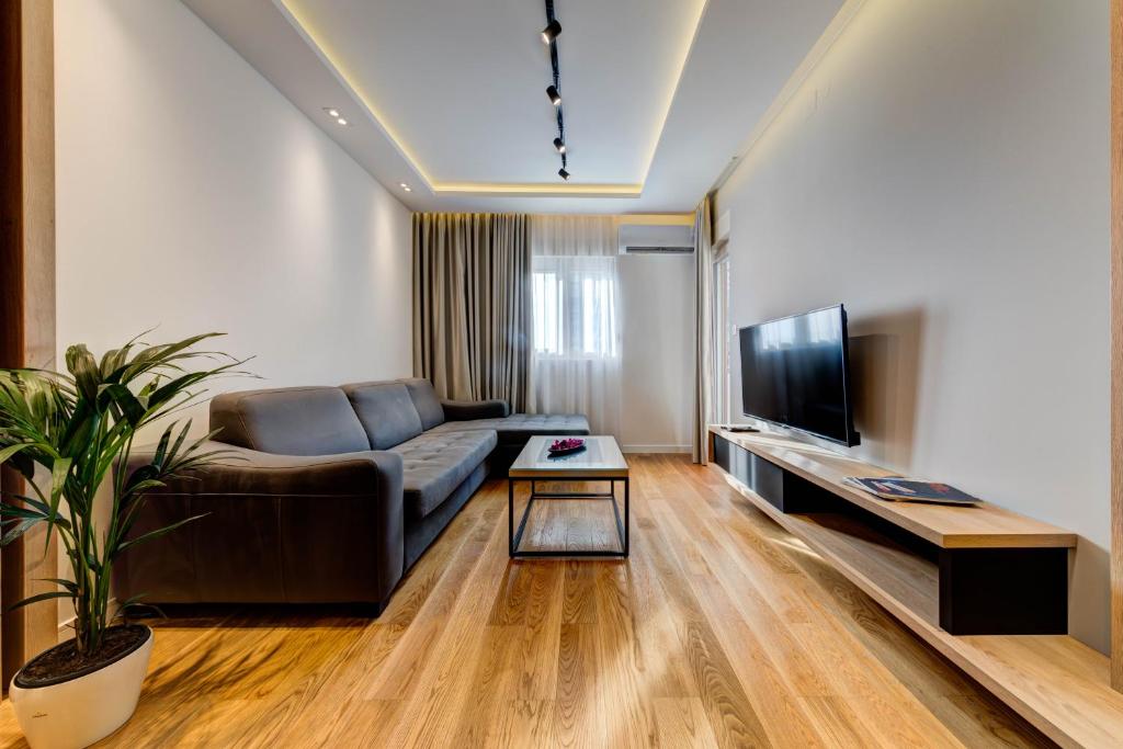 Apart Compliment - 16