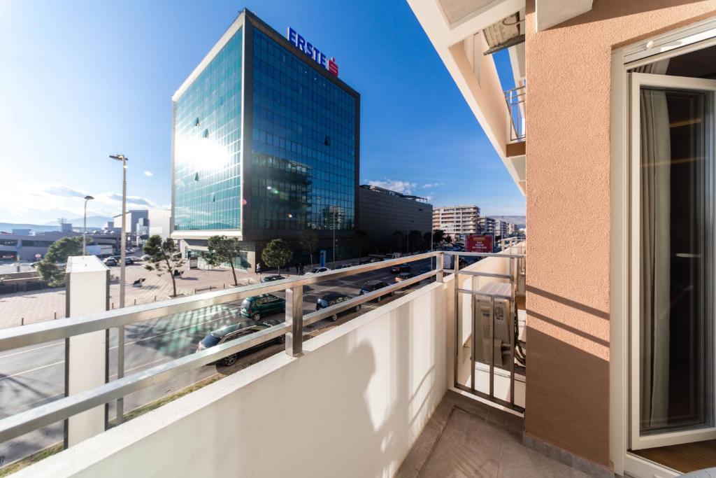 Apart Compliment - 17