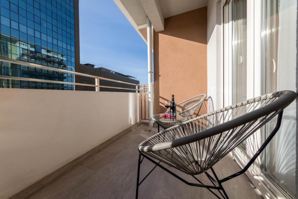 Apart Compliment - 18