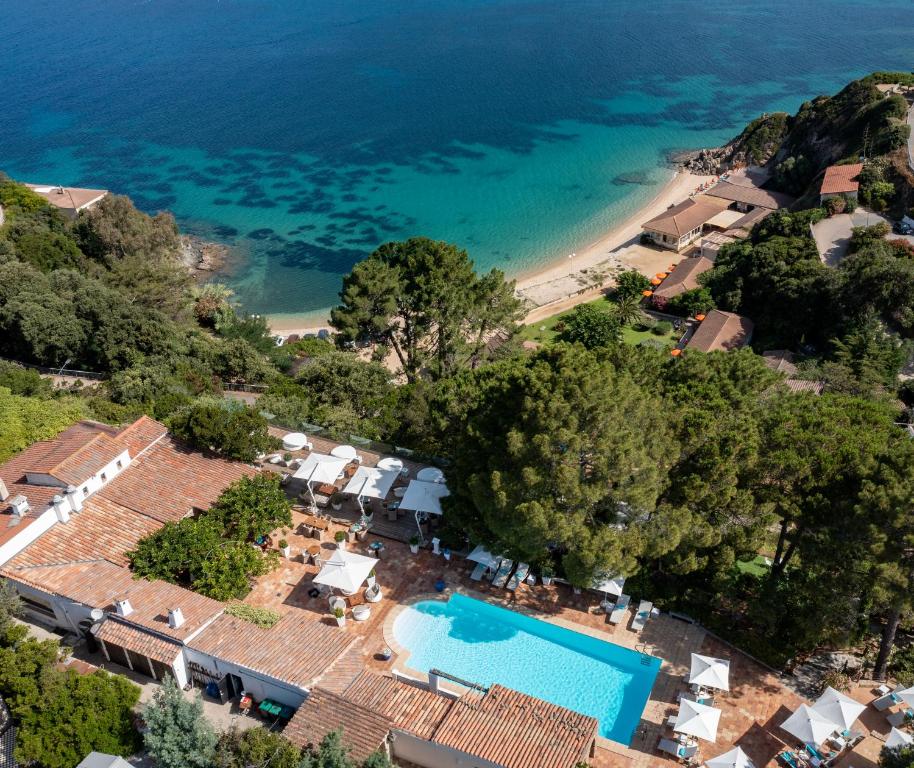a beach with a view of the ocean at Miramar Corsica in Propriano