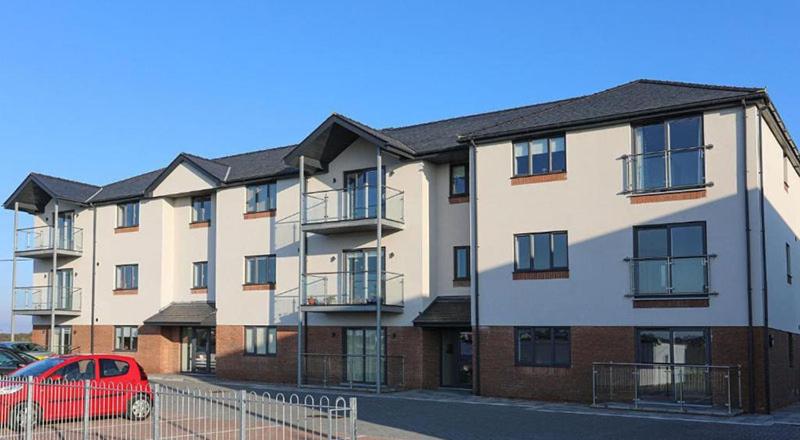 GWEL Y TYWYN - 2 BED APT-ON THE BEACH-TREARDDUR - Two-Bedroom Apartment