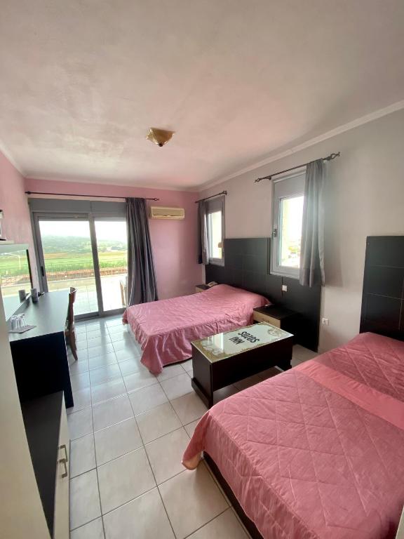 Postel nebo postele na pokoji v ubytování sozos inn hotel vonitsa