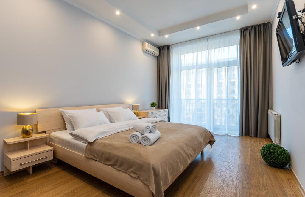 Giường trong phòng chung tại Khreschatyk. Independence Sq. 2 BR