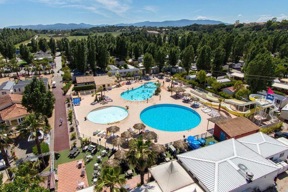 Bazén v ubytování Vos meilleures vacances au Montourey! nebo v jeho okolí