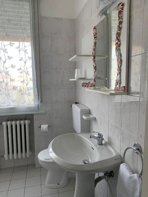Koupelna v ubytování Albergo Moderno