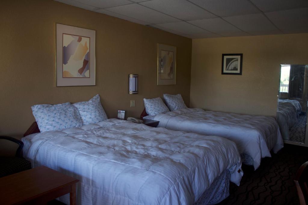 Ένα ή περισσότερα κρεβάτια σε δωμάτιο στο Express INN