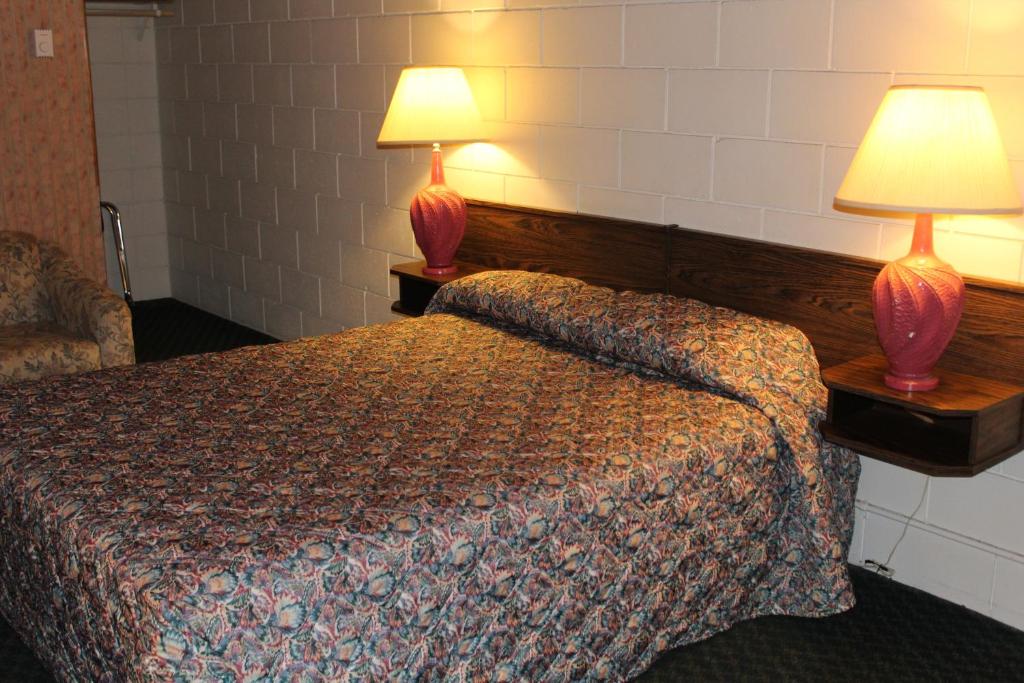Postel nebo postele na pokoji v ubytování Best Continental Motel