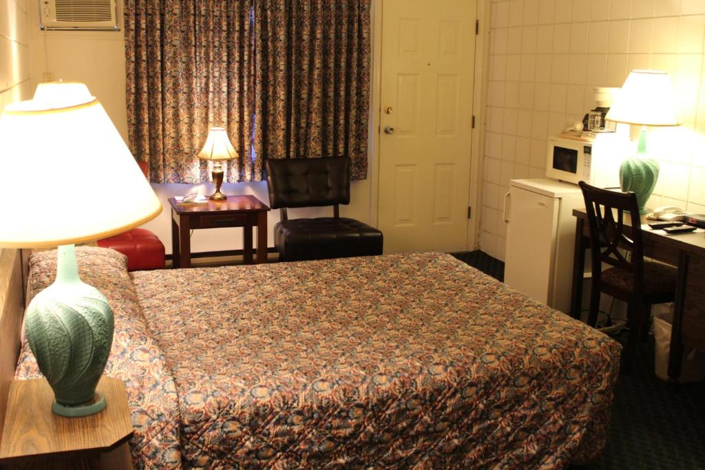 Postel nebo postele na pokoji v ubytování Best Continental Motel