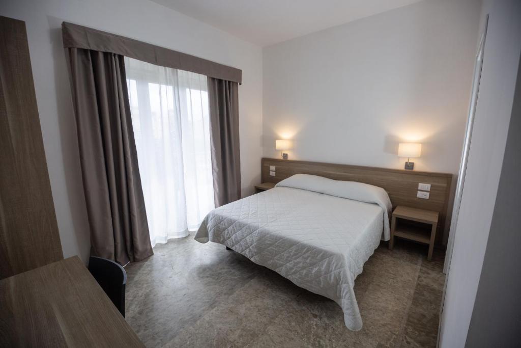Postel nebo postele na pokoji v ubytování Hotel Nova Domus Aurelia
