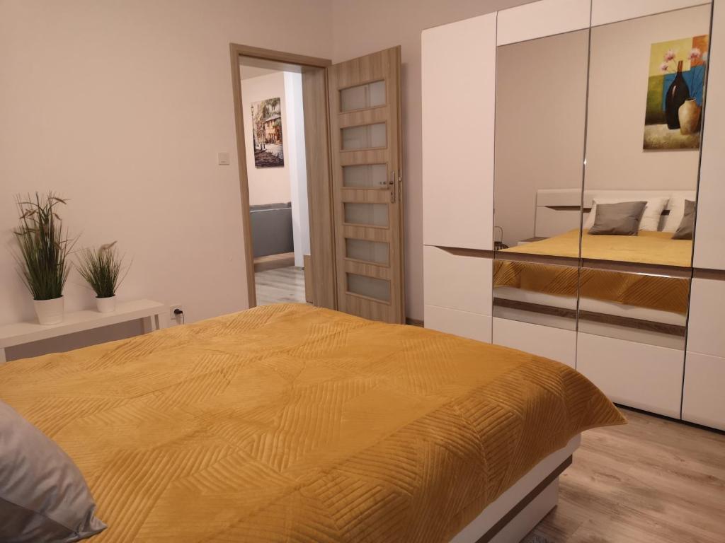 Llit o llits en una habitació de Apartament Marzenie 2 - Opole