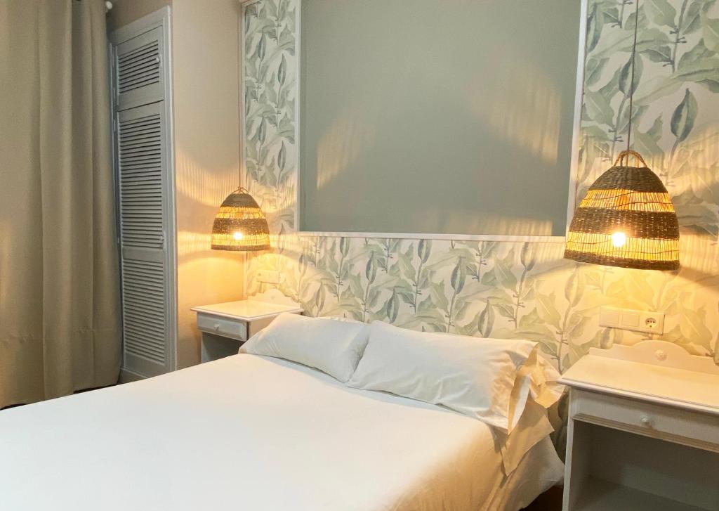 Postel nebo postele na pokoji v ubytování Hotel Plaza Mayor
