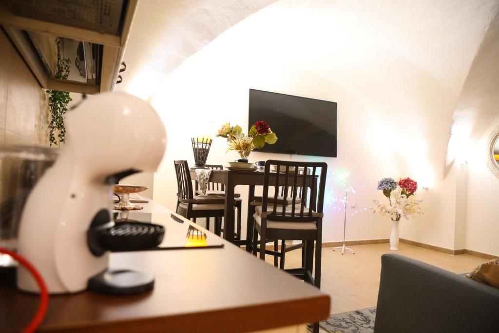 Televízia a/alebo spoločenská miestnosť v ubytovaní Domus Ursino Comfort