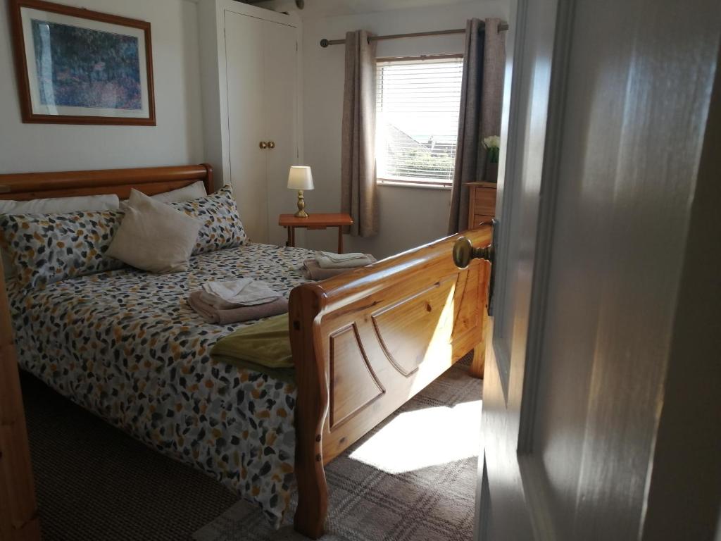 Castle Hill Cottage & Paddlers Retreat - Housity