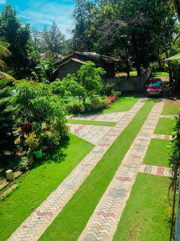 Zahrada ubytování Geethani Tourist Home Polonnaruwa