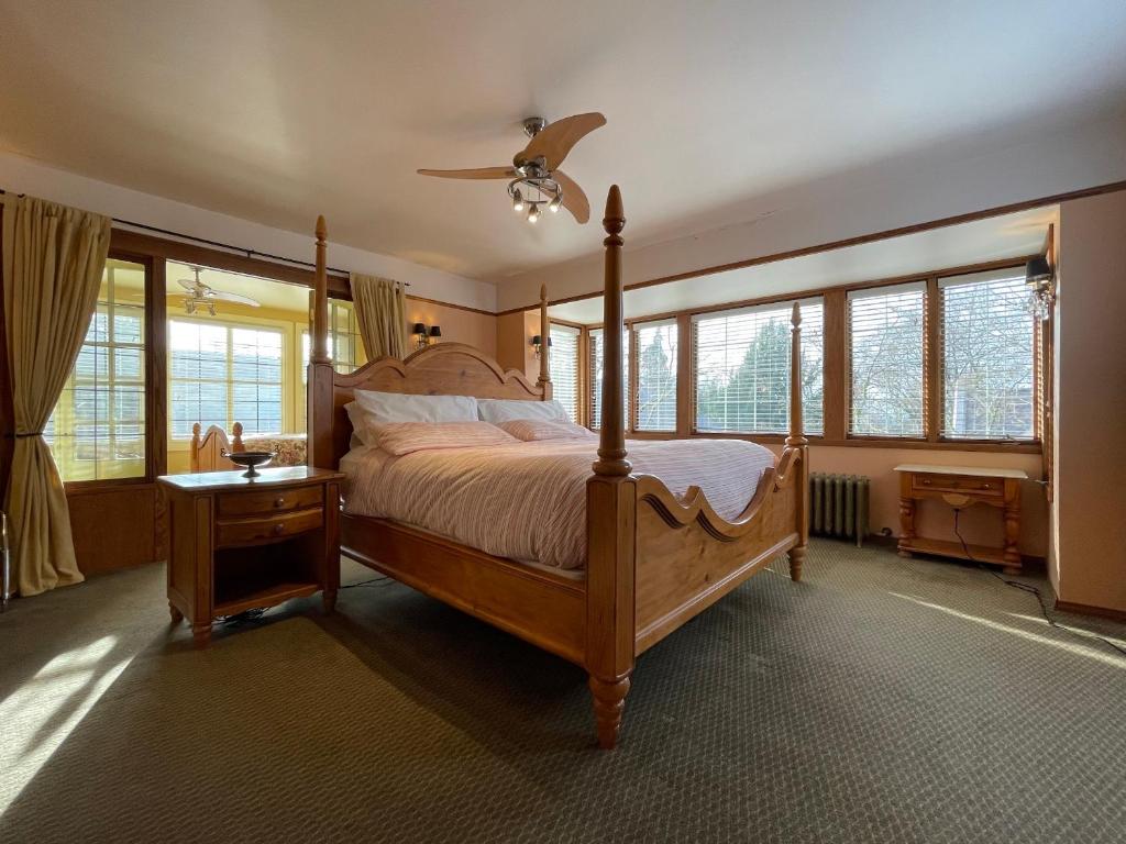 a bedroom with a bed and a ceiling fan at Cecil Bacon Manor in Seattle