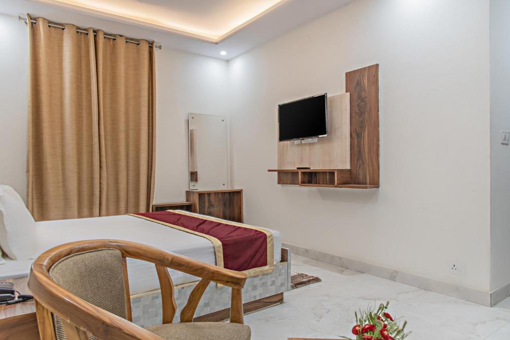 Snow Land Shimla - Standard Double Room