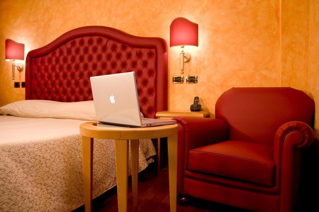 Postel nebo postele na pokoji v ubytování Grand Hotel Ambasciatori Wellness & Spa