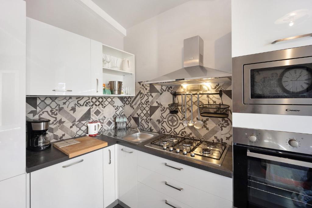 Kuchyňa alebo kuchynka v ubytovaní Casa Girasole 600 mt dal mare
