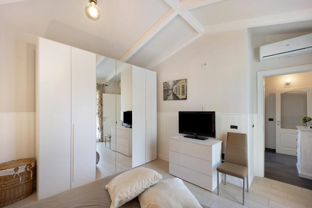 Televízia a/alebo spoločenská miestnosť v ubytovaní Casa Girasole 600 mt dal mare