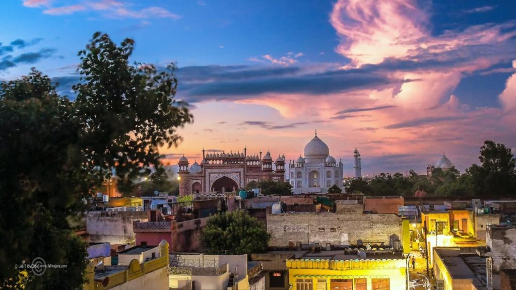 Nespecifikovaný výhled na destinaci Agra nebo výhled na město při pohledu z hotelu