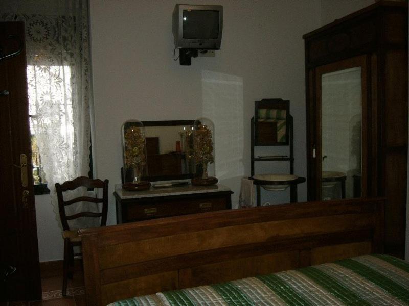A bed or beds in a room at Casa Rural Morada Maragata