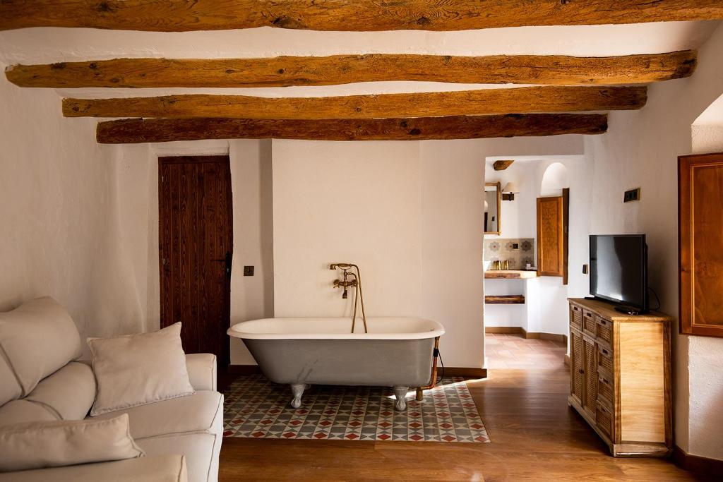 Televízia a/alebo spoločenská miestnosť v ubytovaní Casa Gran 1771 - MontRubí Winery Hotel - Adults Only