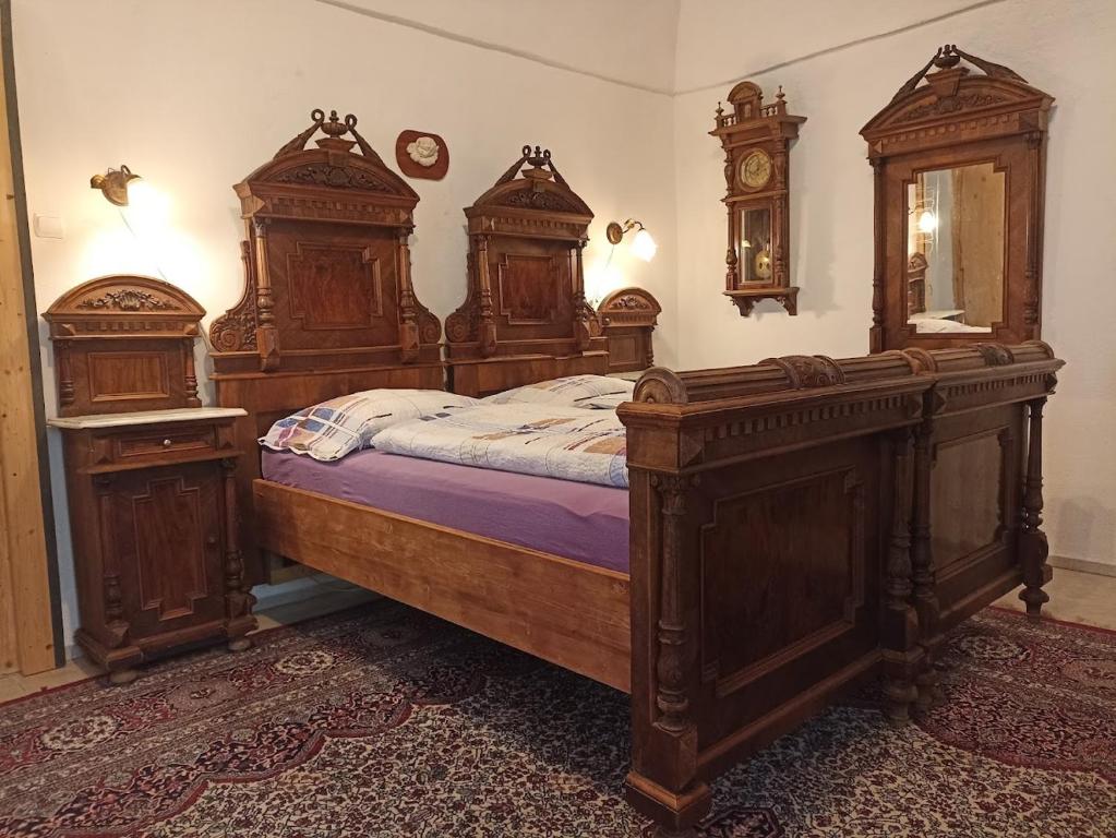 Postel nebo postele na pokoji v ubytování Zemianska Kúria Vachtár