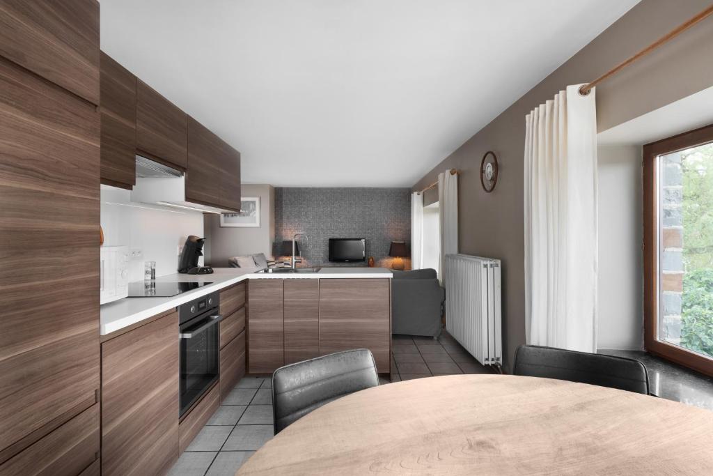 Kuchyň nebo kuchyňský kout v ubytování Hotel Aux Ecuries De La Reine