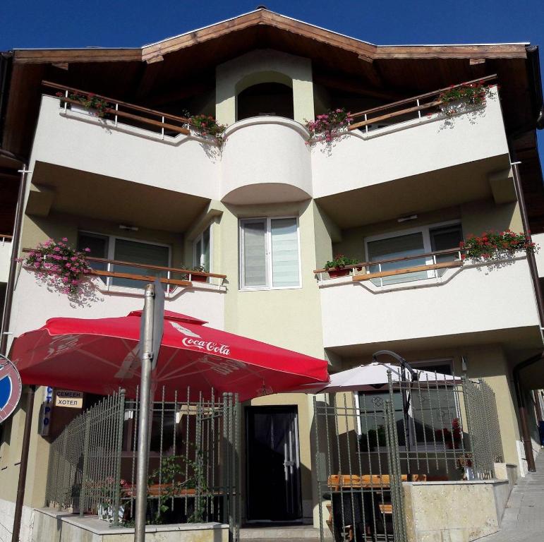 Gallery image of семеен хотел с бистро in Popovo