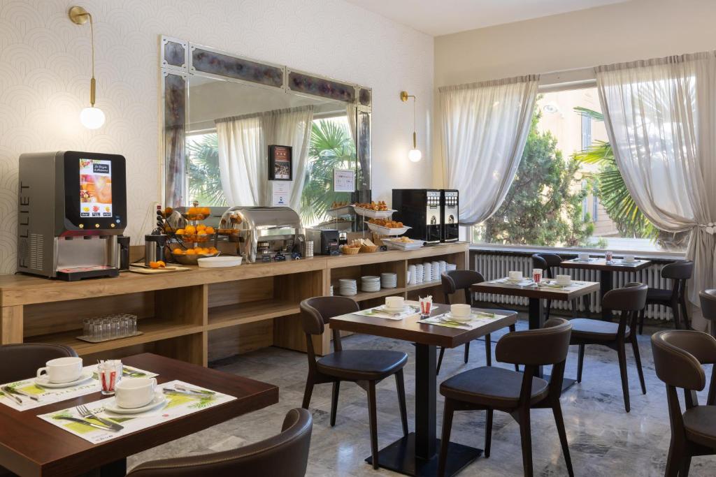 Hôtel Locarno Nice - Resim 42