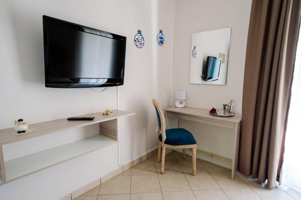 A television and/or entertainment centre at Agriturismo Tenuta Don Carlo