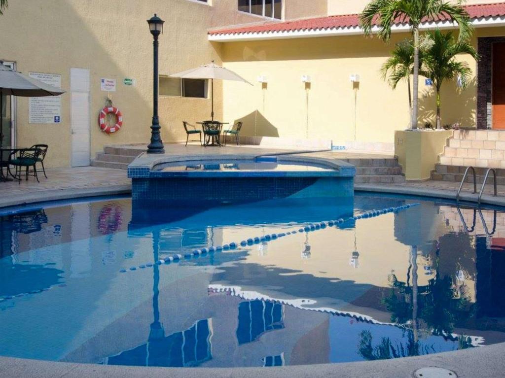 Bazén v ubytování Hotel Hostal de Cortés nebo v jeho okolí