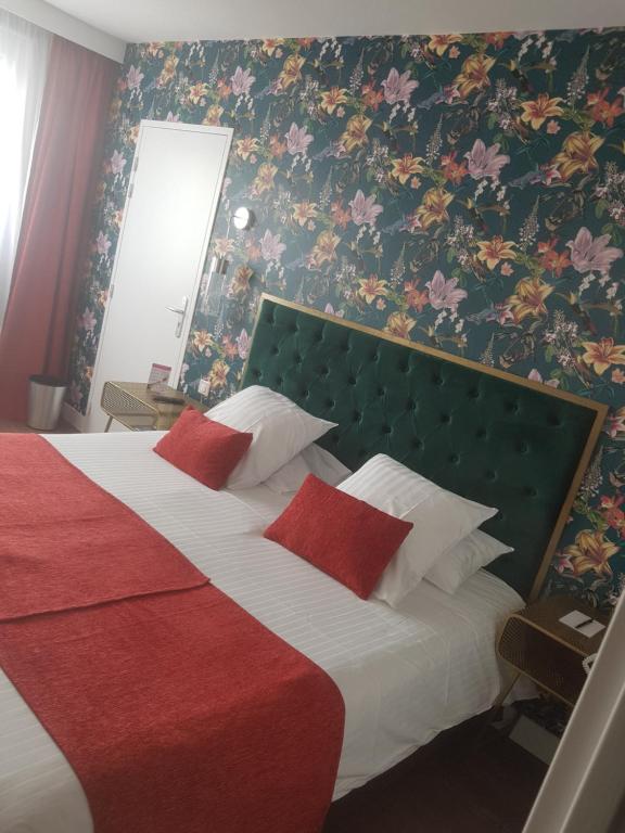 Postel nebo postele na pokoji v ubytování Hotel de Champagne