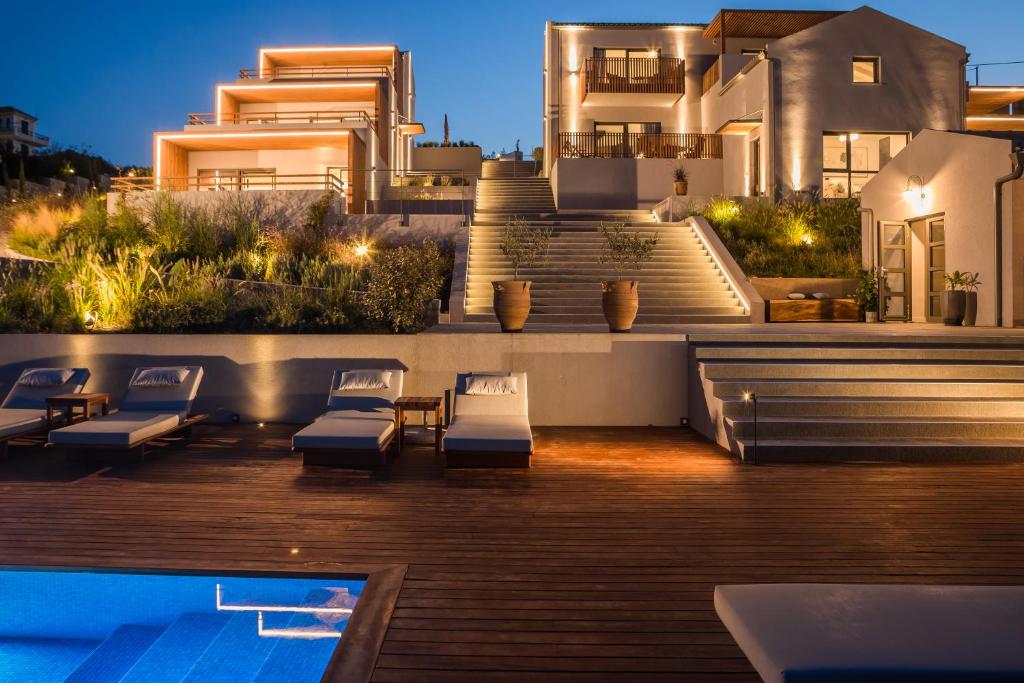 Bazén v ubytování Harmony Suites nebo v jeho okolí