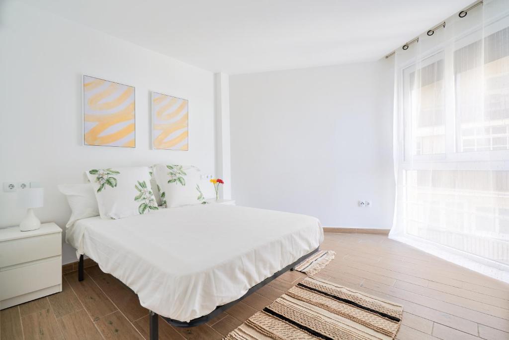 Łóżko lub łóżka w pokoju w obiekcie Apartamento en primera linea de playa en la Malagueta
