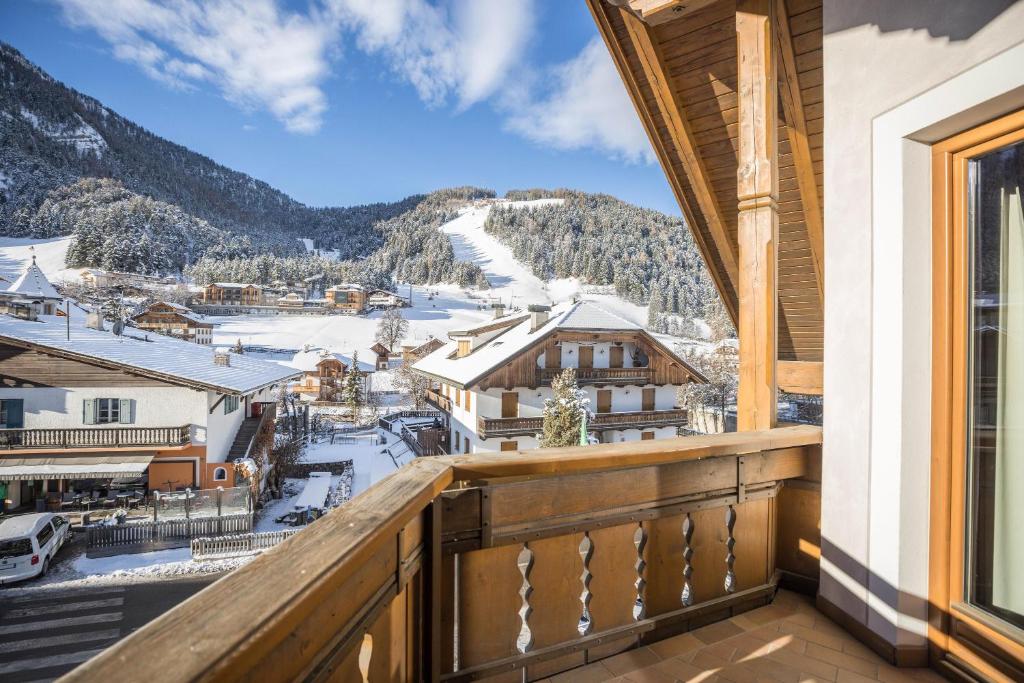 a balcony with a view of a snow covered mountain at Rosalpina Apt 3 in San Vigilio Di Marebbe