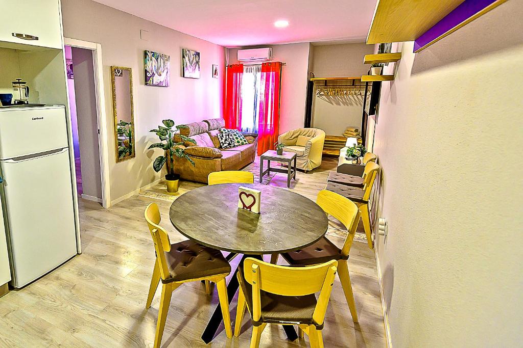 Plaza Noria Apartments with Balconies - テラス付きのアパート