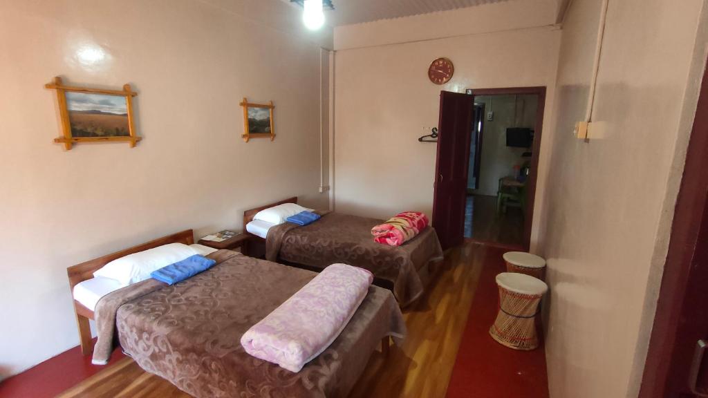 Holly Lodge Guest House - Basic Triple Room