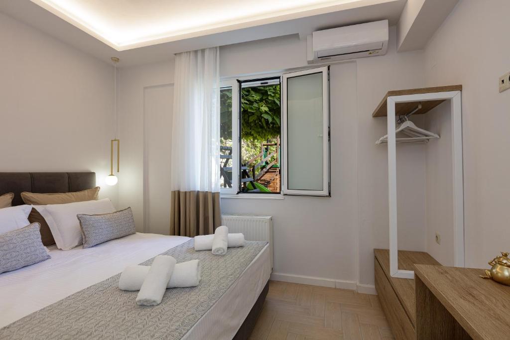 Posteľ alebo postele v izbe v ubytovaní Keano Villa, with Pool & BBQ, Ping Pong, Playground, By ThinkVilla