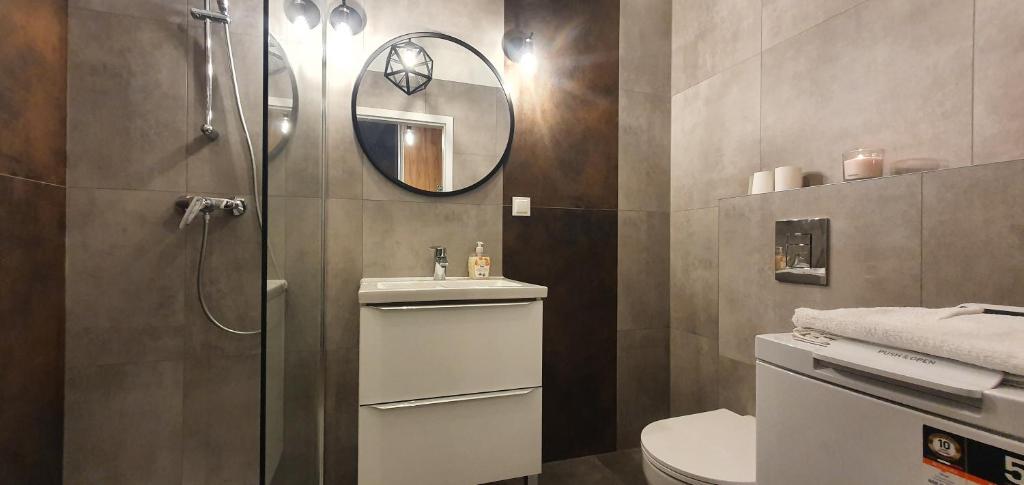 Kúpeľňa v ubytovaní APARTAMENT KAZART.PL 5 CENTURM/PLAC UNII