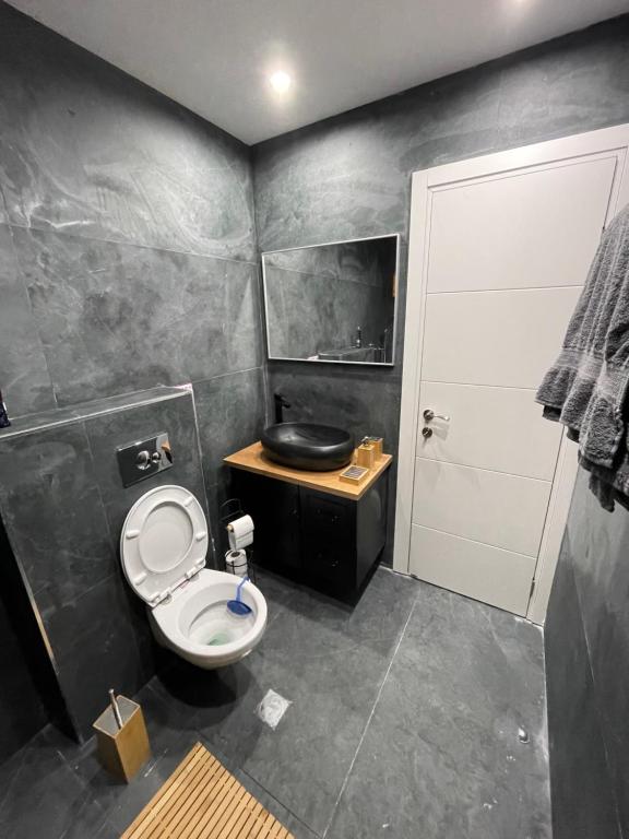 Ein Badezimmer in der Unterkunft Top Royal Eilat רויאל פארק