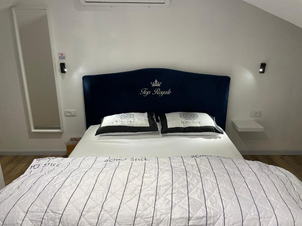 Ein Bett oder Betten in einem Zimmer der Unterkunft Top Royal Eilat רויאל פארק