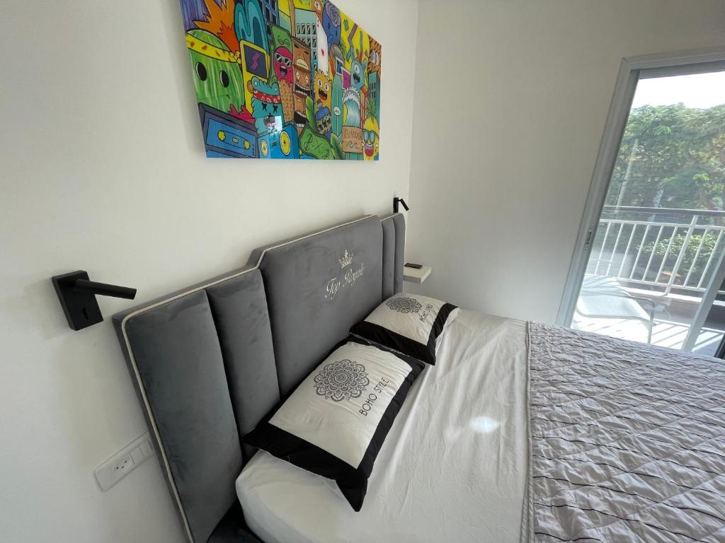 Ein Bett oder Betten in einem Zimmer der Unterkunft Top Royal Eilat רויאל פארק