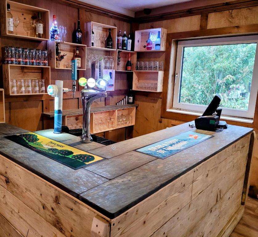 Lounge nebo bar v ubytování Wheal Tor Hotel & Glamping
