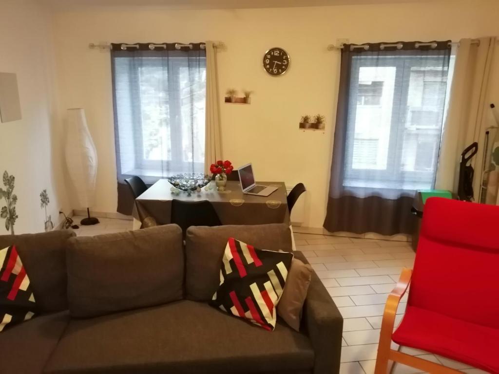 Posezení v ubytování Appart'Hôtel Lagnieu