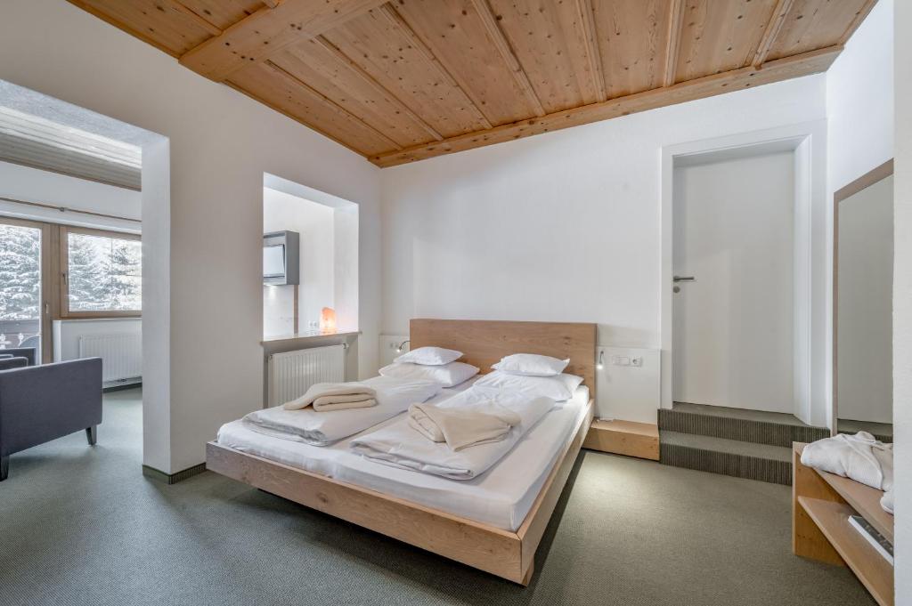 Posteľ alebo postele v izbe v ubytovaní Hotel Fischer am See